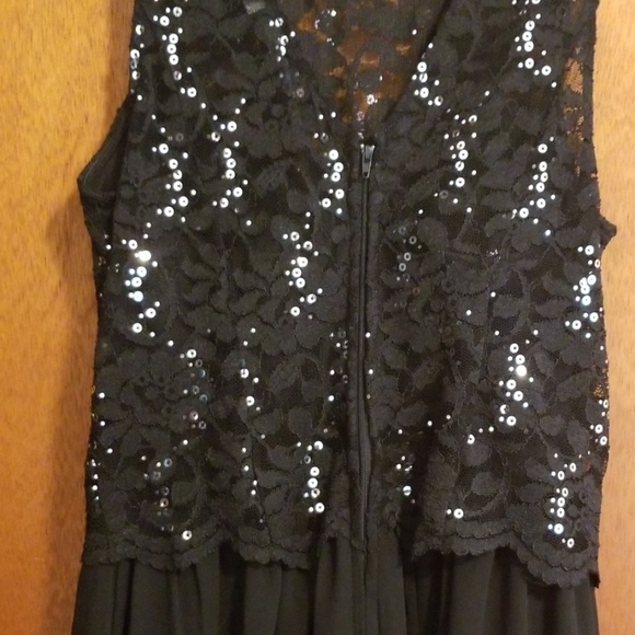 Black chiffon and lace semi formal dress. Size 9 - Picture 4 of 5